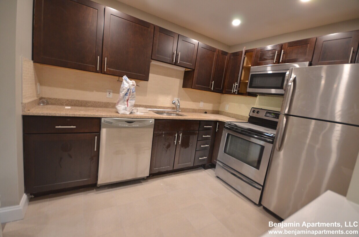 Foto principal - 1093 Beacon St