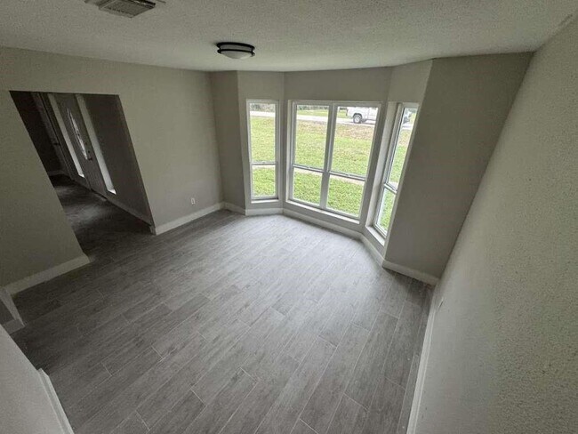 Foto del edificio - 529 Brandon Rd