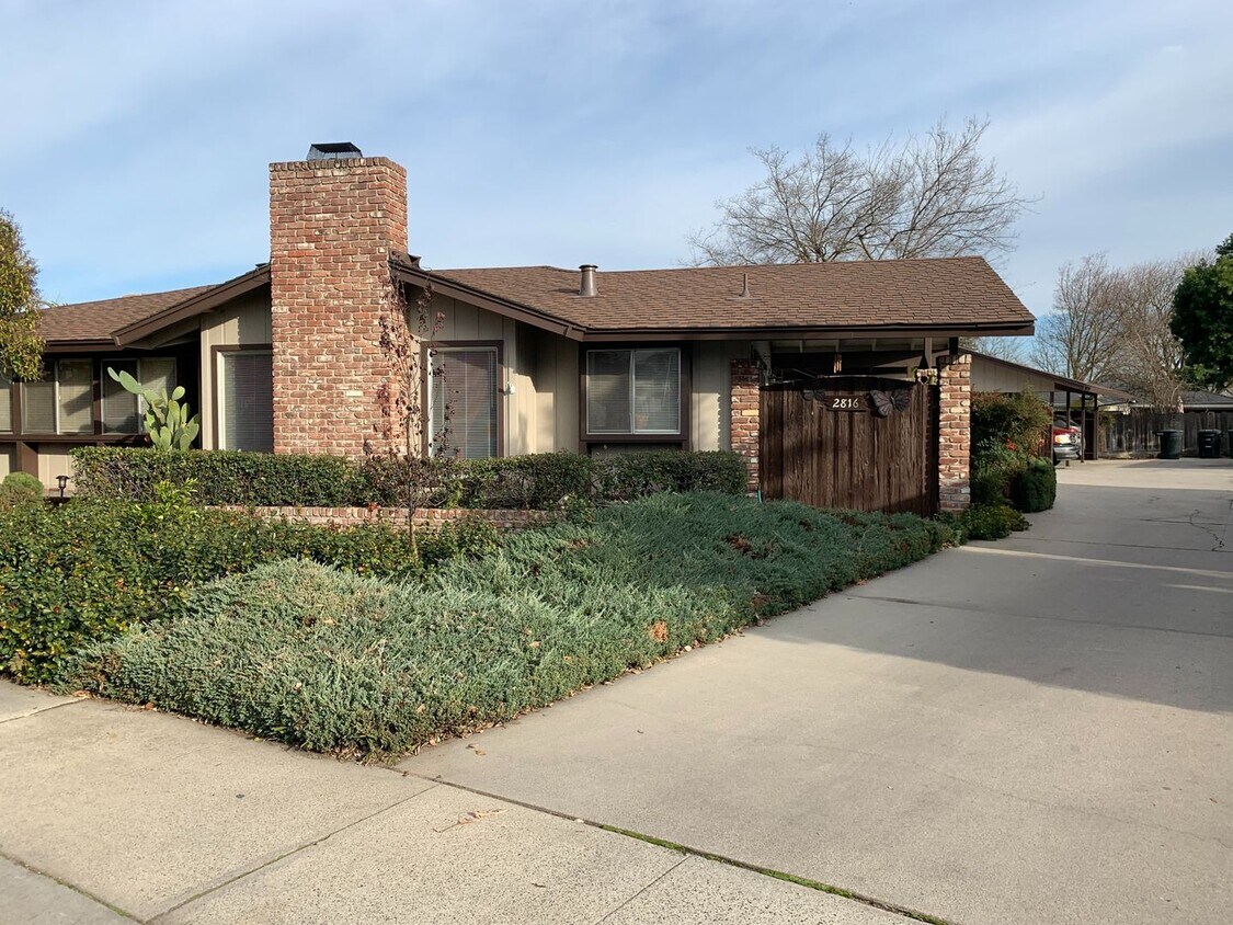 2816 Thornton Ct Unit 3, Modesto, CA 95350 Room for Rent in Modesto