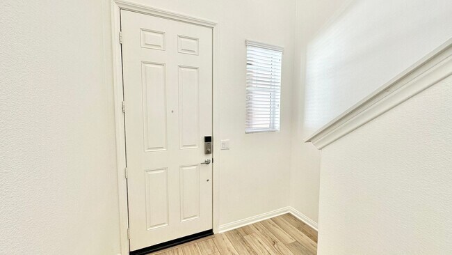 Foto del edificio - Newer 2022 Construction Two-Story with Pri...