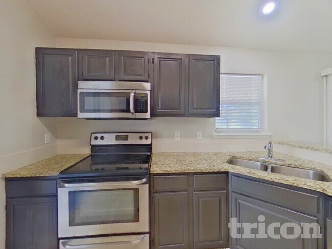 Foto del edificio - 8115 Mactavish Way E