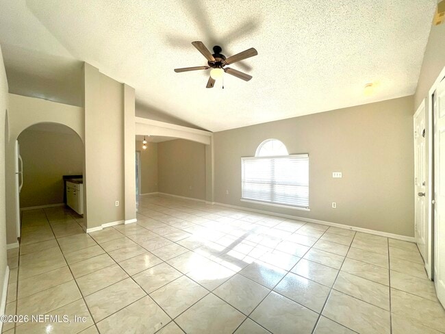 Foto del edificio - 7329 Lawn Tennis Ln