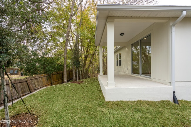 Foto del edificio - 221 Dartmouth Rd