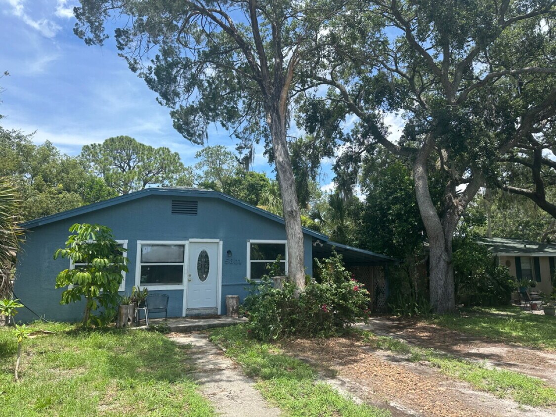 Primary Photo - Location, Location, location! Two Bedroom,...