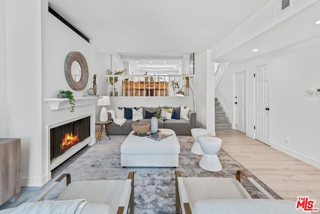 Building Photo - 4742 La Villa Marina
