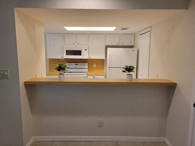 Foto del edificio - 1401 Camp Craft Rd