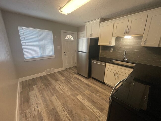 Foto del edificio - Claybourne Duplex