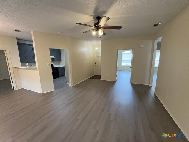 Foto del edificio - 4303 Fawn Dr