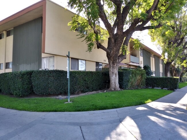 Building Photo - 17900 Schoenborn St