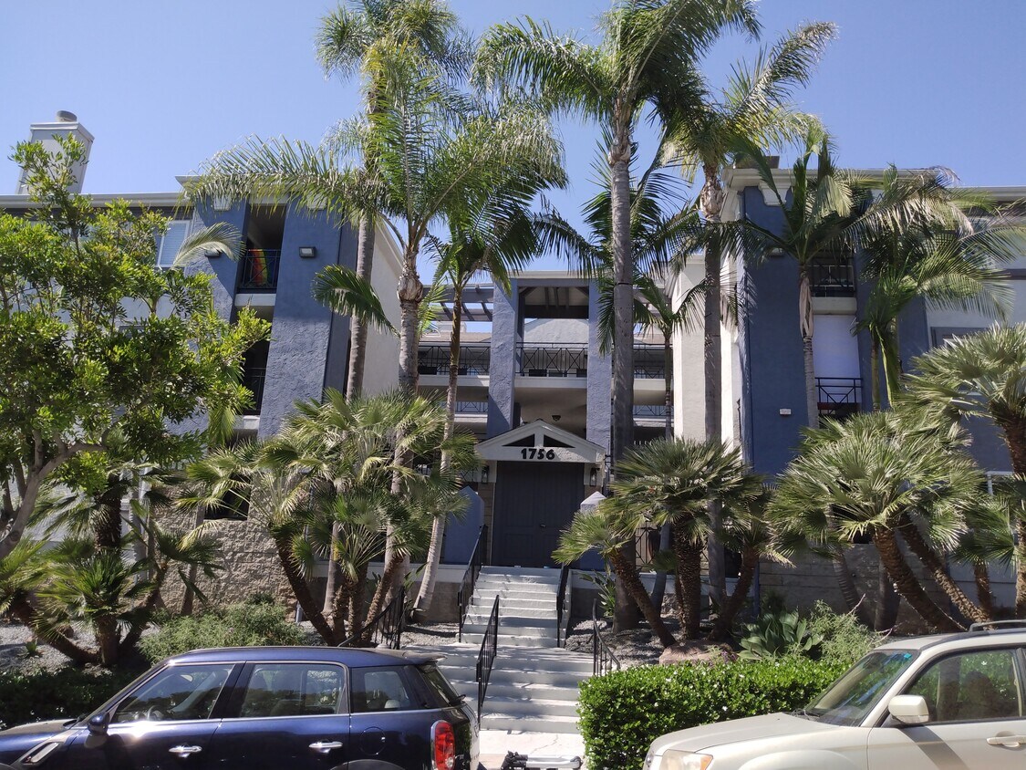 Building view - 1756 Essex St