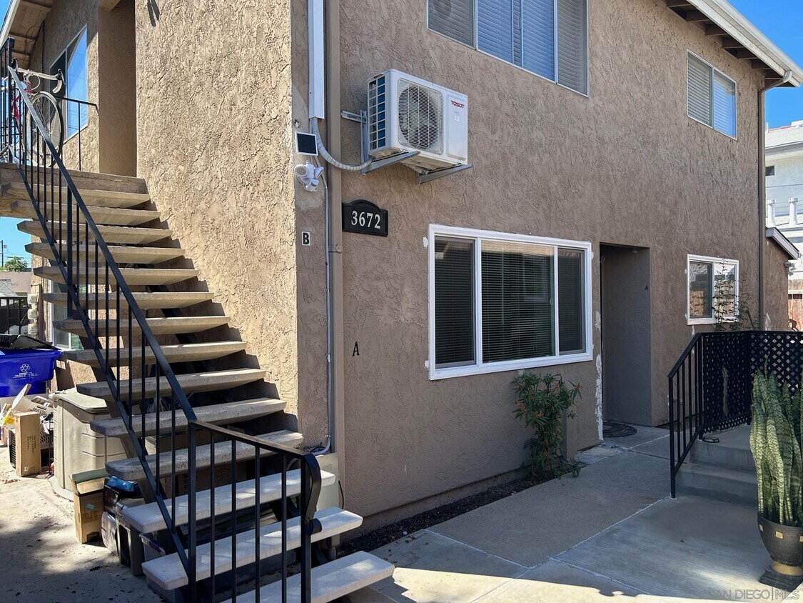 Primary Photo - 3672 Bancroft St