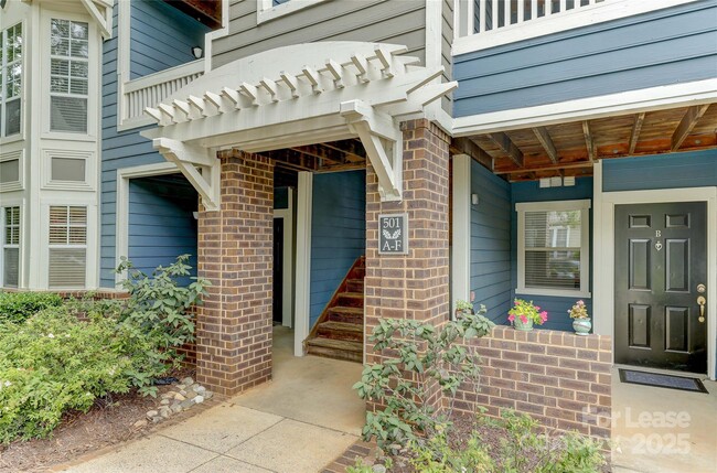 Foto del edificio - 501 Olmsted Park Pl