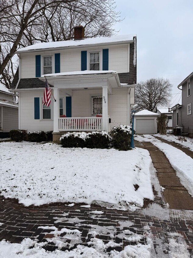 Foto principal - 3 Bedroom 2 1/2 Bathroom with one car detached garage