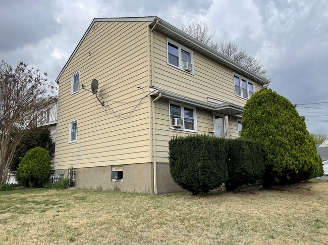 2nd floor apartment - 4 Bank St