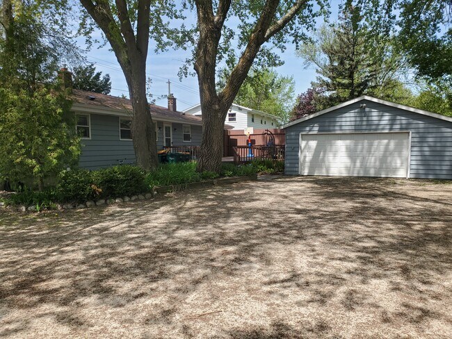 Foto del edificio - 550 N Mill St