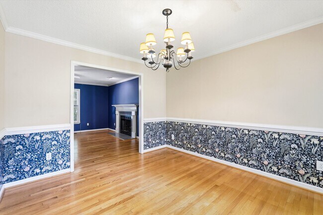 Building Photo - 1424 Brookwood Dr