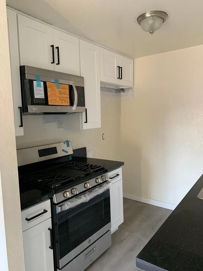 Building Photo - 4934 Coldwater Canyon Ave