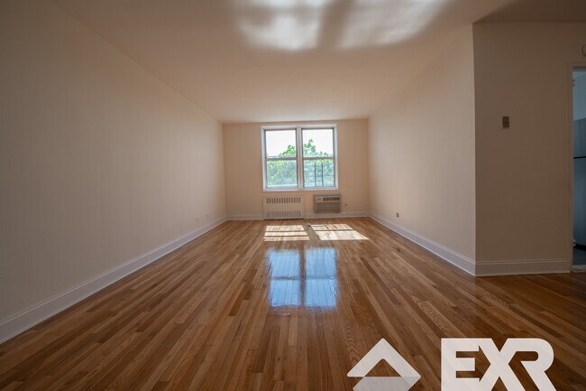 Foto del edificio - 3310 Nostrand Ave.