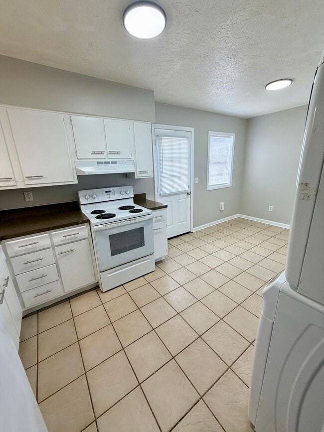 Building Photo - 104 Dale Ave