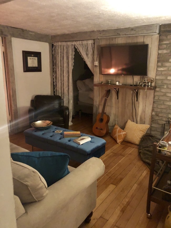 Living Room - 746 Bayview Dr