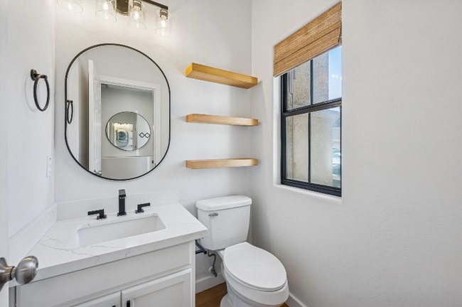 Building Photo - 525 N Miller Rd