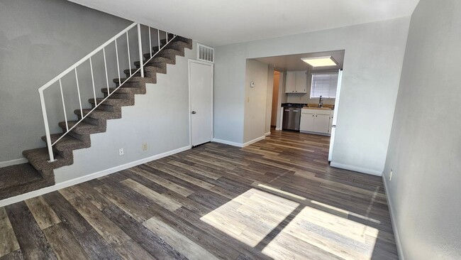 Building Photo - Immaculate 2 Bedroom Unit - Close to UNR!