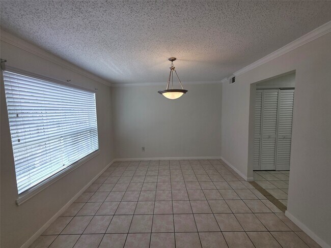 Foto del edificio - 2114 Greenbriar Colony Dr