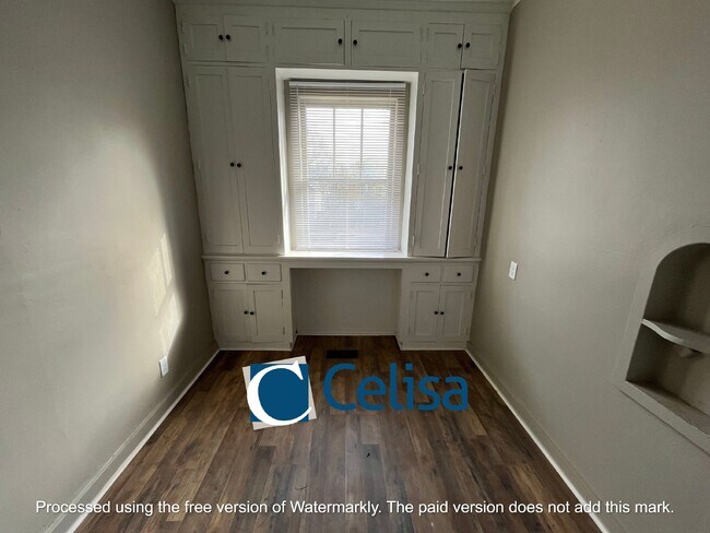 Foto del edificio - 807 W Creighton Ave