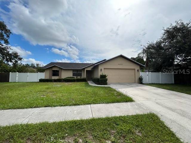 Foto principal - 2600 Briar Oak Cir