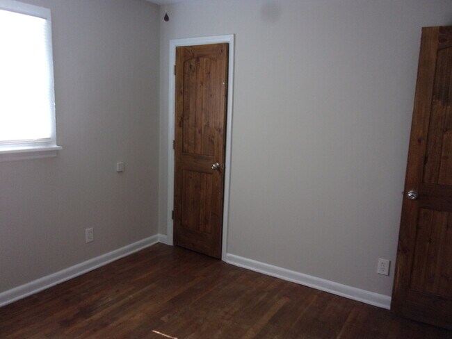Foto del edificio - Recently Refreshed 2 Bedroom 1 Bath Home Minutes from Uptown Charlotte