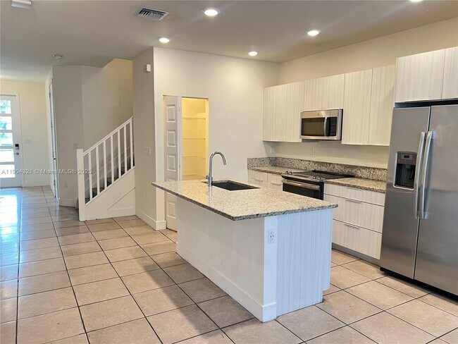 Foto del edificio - 15861 NW 90th Ct