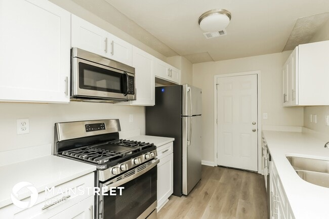 Building Photo - 300 Ashton Pl