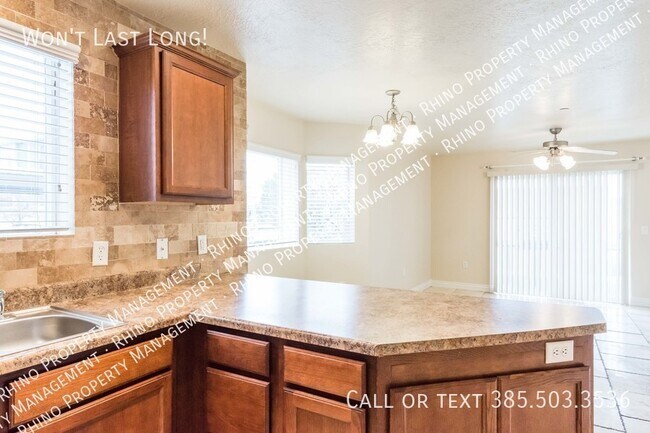 Foto del edificio - REDUCED PRICE! 3 Bedroom/2 bathroom Condo ...