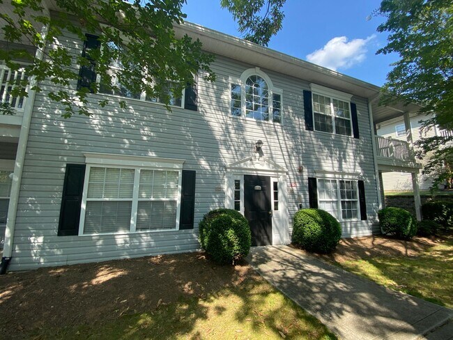 Foto del edificio - Move in Ready Condo located in the Mill Cr...