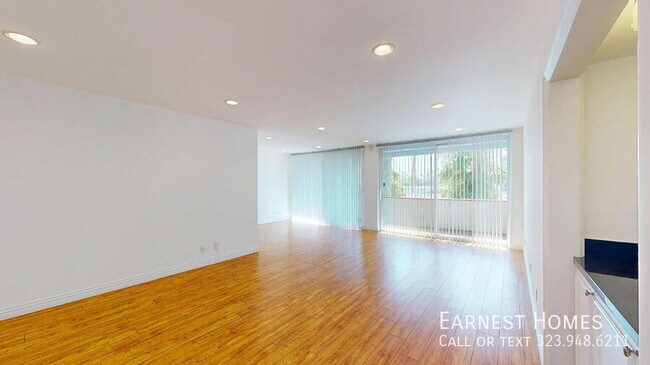Foto del edificio - 4915 Tyrone Ave