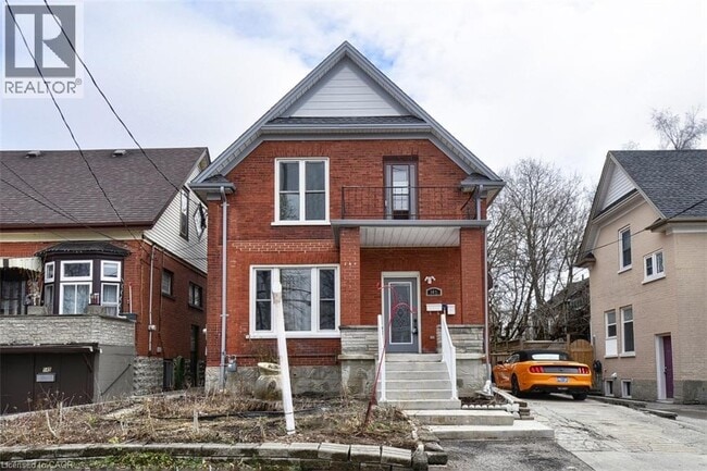 Building Photo - 147 Benton St