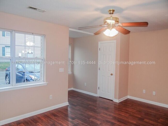 Foto del edificio - 501 Corey Cir