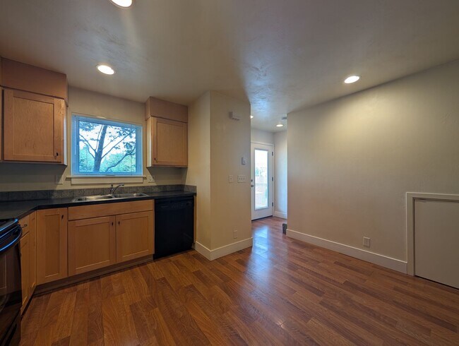 Foto del edificio - Beautiful 2-Bedroom, 2.5-Bath Condo Near A...