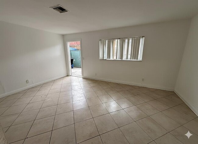 Building Photo - 7701 SW 10th St