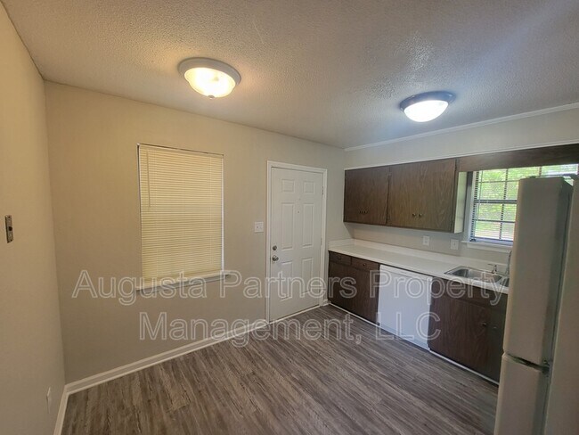 Building Photo - 105 Blue Ct
