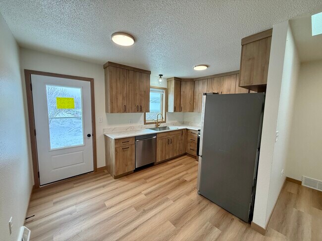 Foto del edificio - 1004 Castlewood Dr