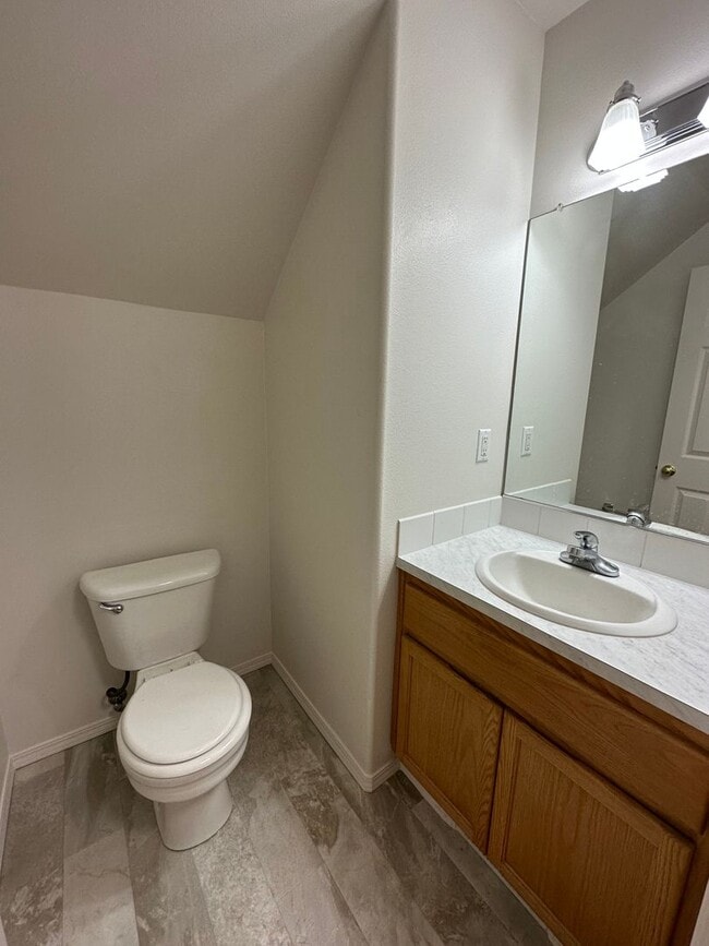 Building Photo - 2368 NE Dutch Lane ~ Beautifully Refreshed...
