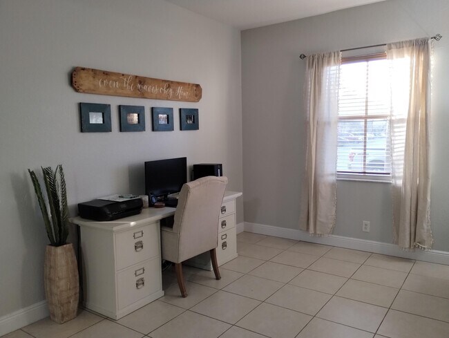 Foto del edificio - 2888 Hidden Hills Rd