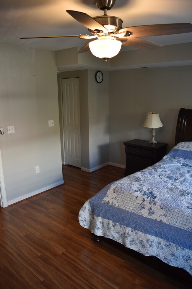 Foto del edificio - 4625 Dillon St