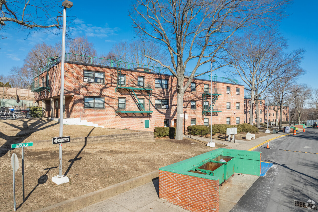 Building Photo - Glen Cove