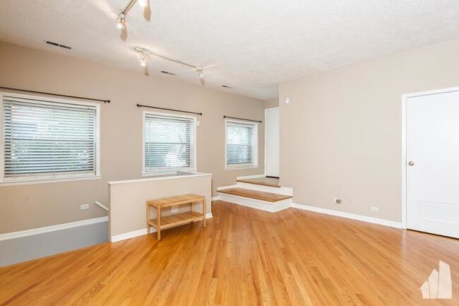 Foto del edificio - 3 bedroom in CHICAGO IL 60614