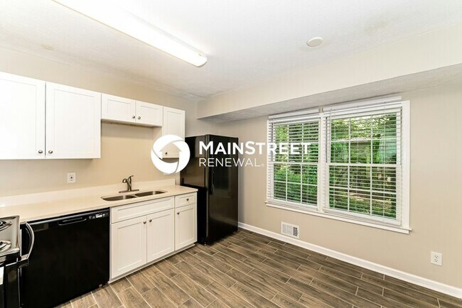 Building Photo - 3 Bedroom Pet-Friendly Home in ELLENWOOD, GA with Main Street Renewal