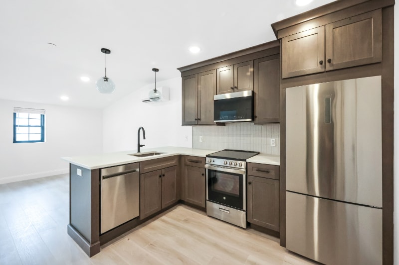 Primary Photo - 126 Adelaide Ave