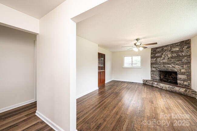 Foto del edificio - 975 22nd St Pl NE