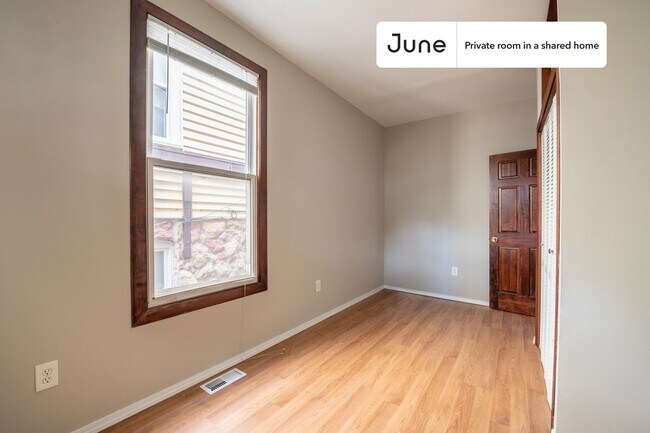 Foto del edificio - Room in Shared 4 bed/1 bath home